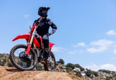 HONDA CRF250R PÅ toppen blå himmel